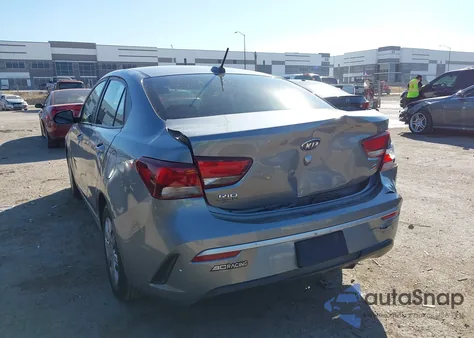 2021 Kia Rio S z USA, uszkodzony, nr VIN 3KPA24AD9ME398927